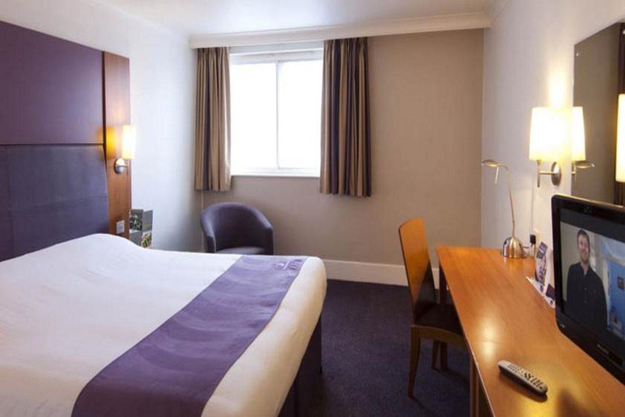 Premier Inn Liverpool City Exterior foto