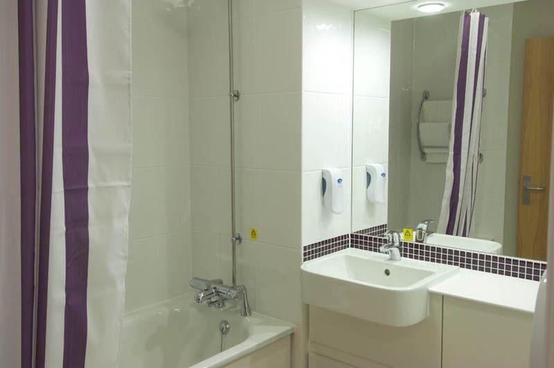 Premier Inn Liverpool City Exterior foto